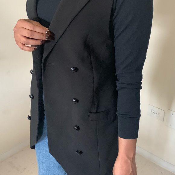 Sleeveless Button Front Blazer - Picture 2 of 6